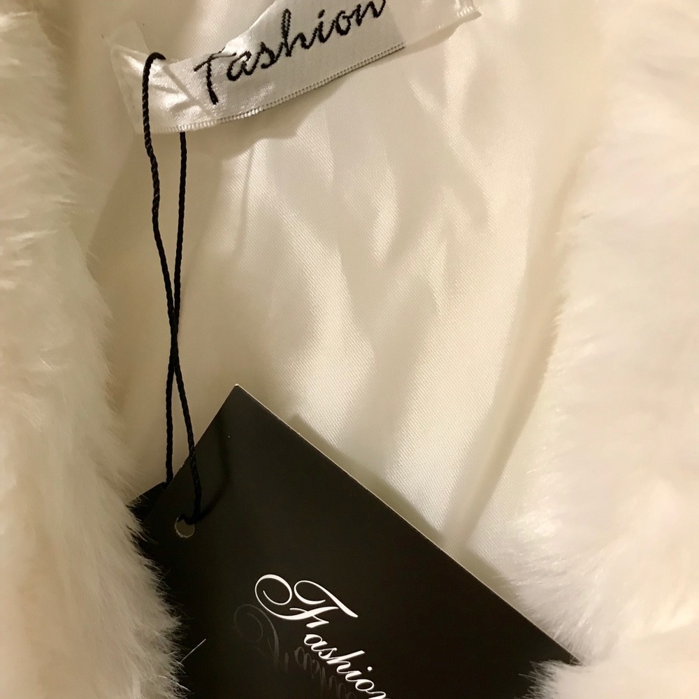 HOST PICK!  Faux Fur Plush Ivory Winter Coat, Hood - Picture 4 of 6